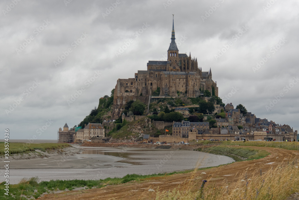 Mont Saint michel w Normandii, Francja - obrazy, fototapety, plakaty 
