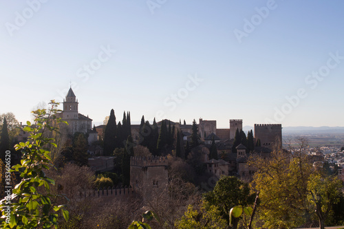 tarde soleada sobre la ciudad de Granada