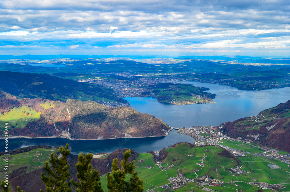 Blick auf das Pilatusmassiv  Luzern / Schweiz
