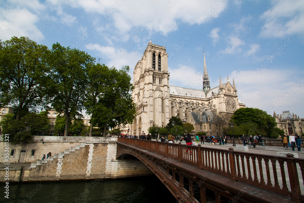 Resultados de la búsqueda
Resultados web

Catedral de Notre Dame (París)