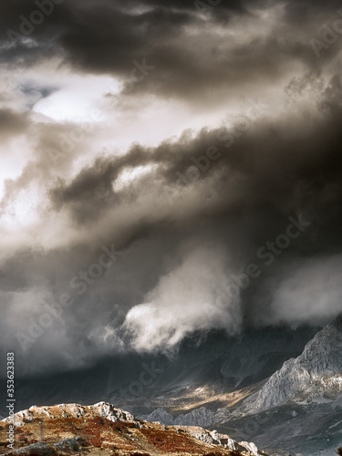 tormenta nubes montañas storm Babia