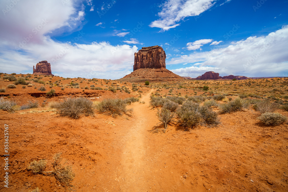 hiking the wildcat trail in the monument valley, usa