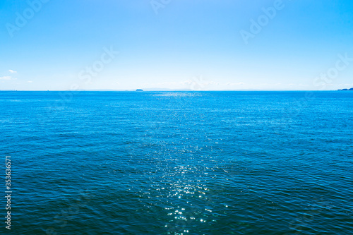 海と青空と水平線