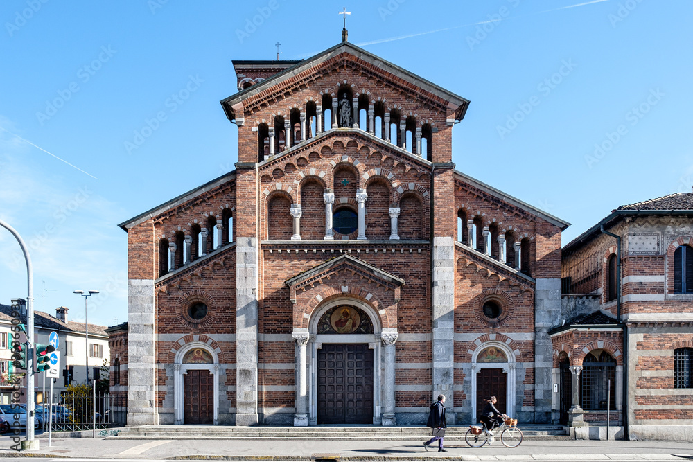 Lodi, facciata chiesa