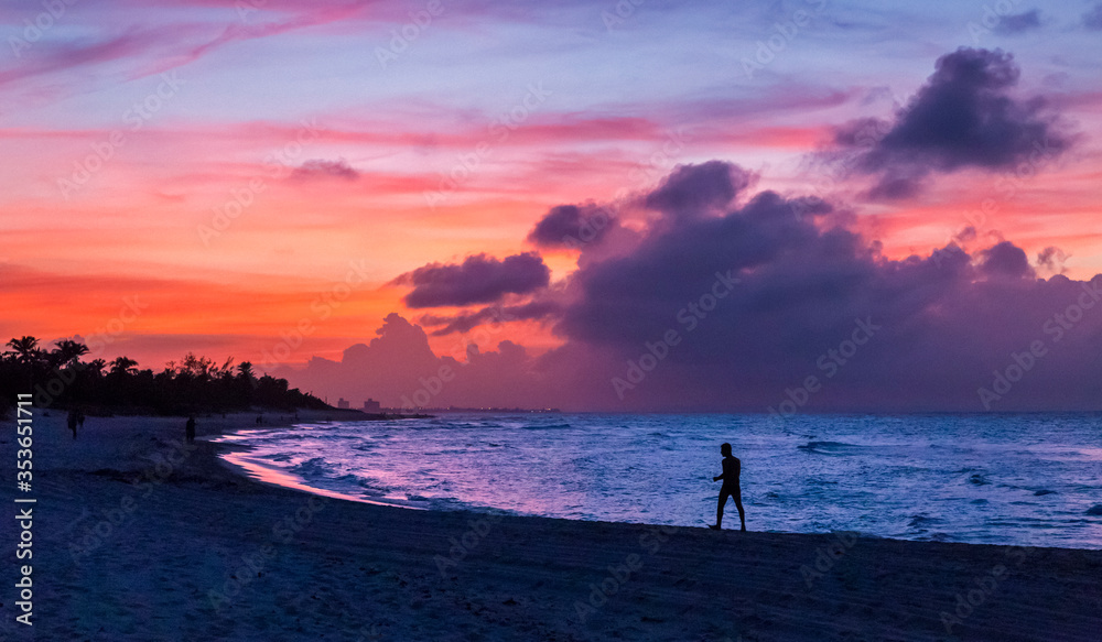 Fototapeta premium Beach of Varadero at sunset. Baradero, Cuba.