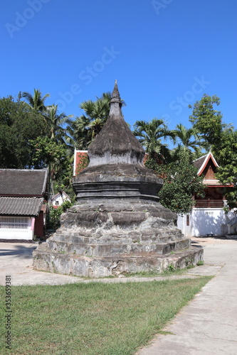 Stupa en pierres    Luang Prabang  Laos