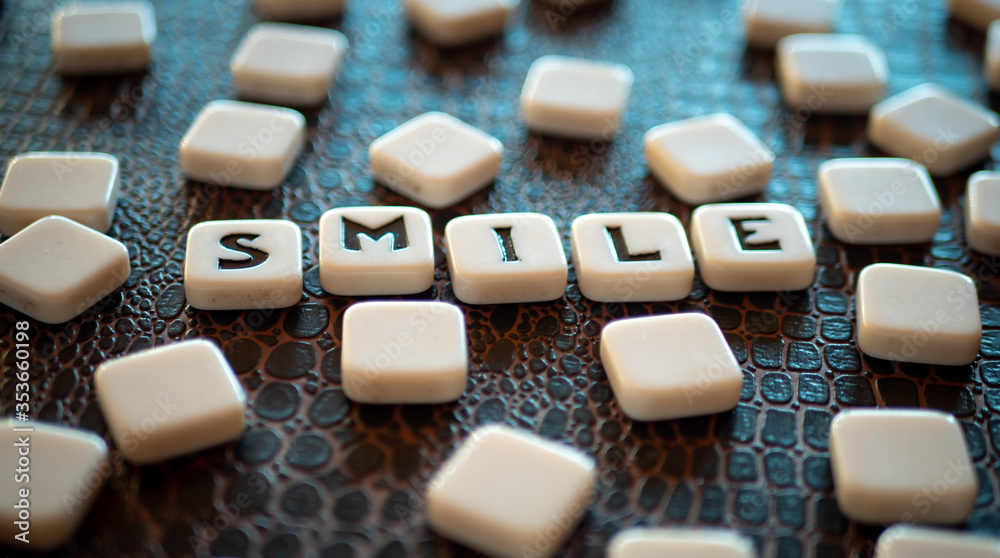 Piezas con letras de un juego de mesa formando la palabra Piezas con letras de un juego de mesa formando la palabra