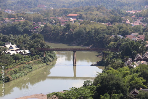 Pont sur le fleuve    Luang Prabang  Laos