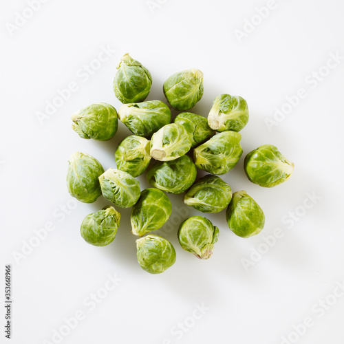 Produktaufnahme Rosenkohl auf weißem Untergrund