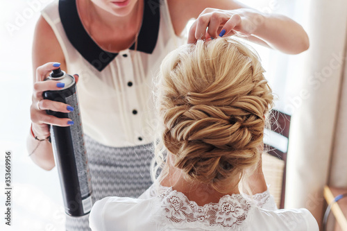 creating hairstyles for the bride