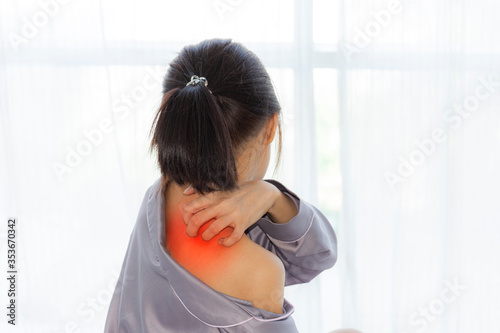 Woman aggravated shoulder pain caused by office syndrome