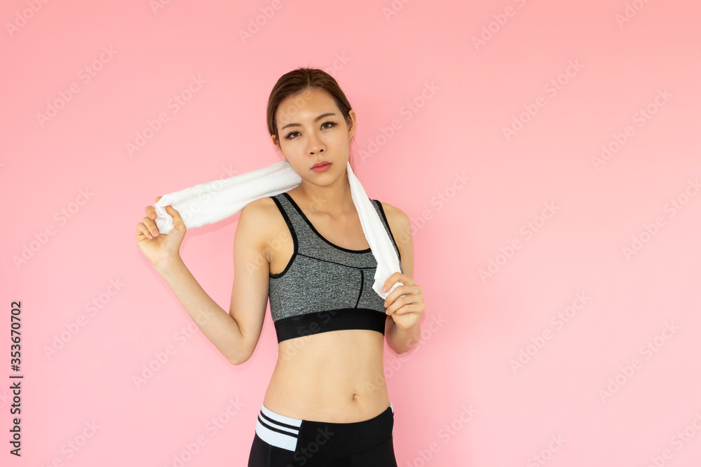 Beautiful Asian women wear gym clothes and handkerchiefs to prepare for exercise.She will do yoga and then go to practice weight training.