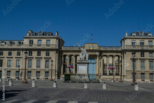 Wallpaper Mural square with monument and Orsay Museum in Paris Torontodigital.ca