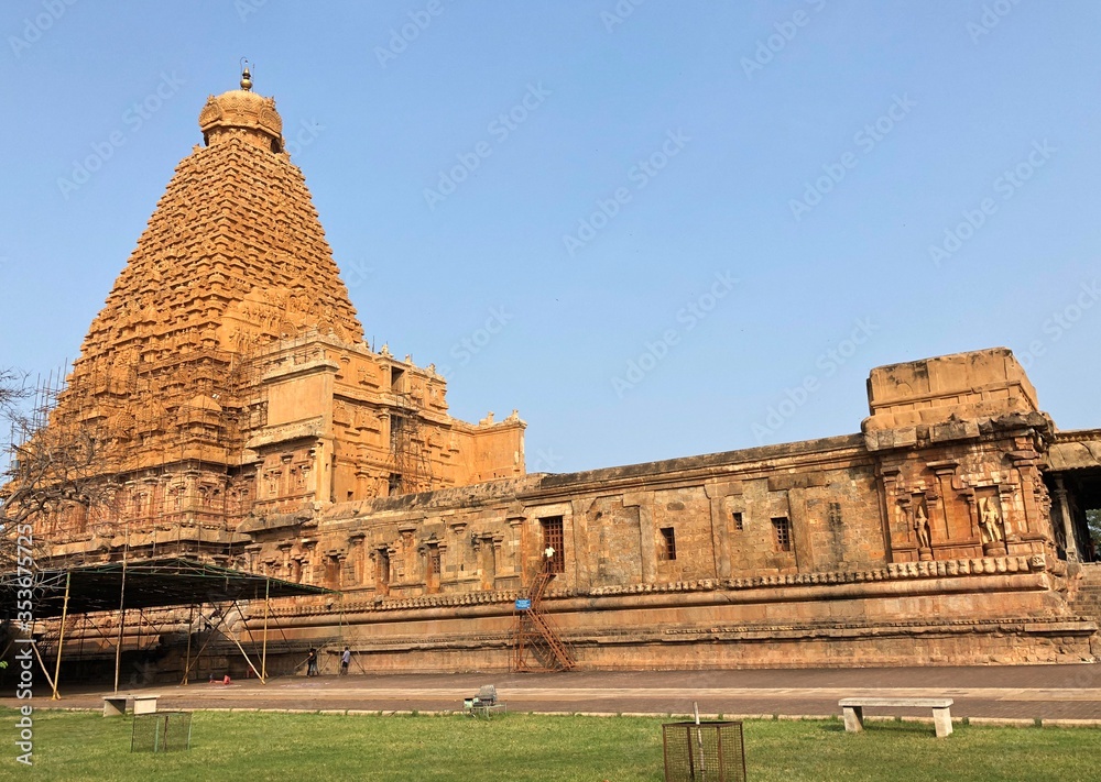 Brihadeeswarar temple in Thanjavur, Tamil nadu. This is the Hindu temple built in Dravidian architecture style. This temple is dedicated to Lord shiva and it is a UNESCO World Heritage Site. Brihadeeswarar temple in Thanjavur, Tamil nadu. This is the Hindu temple built in Dravidian architecture style. This temple is dedicated to Lord shiva and it is a UNESCO World Heritage Site.
