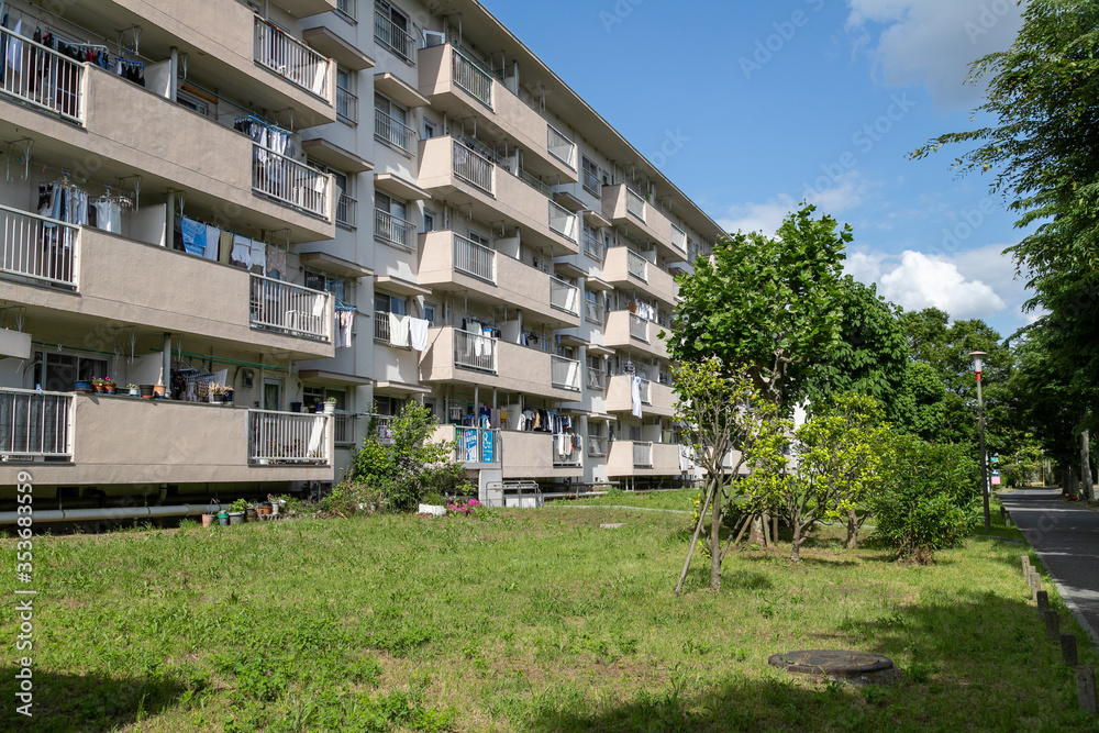 Fototapeta premium 春日部市にある団地の風景 埼玉県春日部市 日本