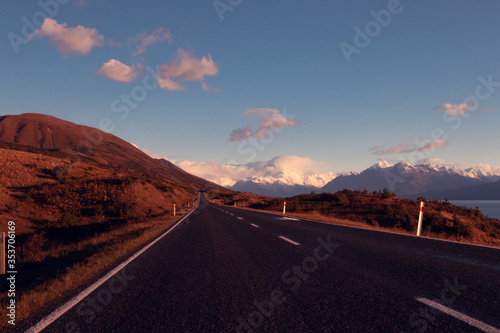 Mount Cook Neuseeland, einsamer Weg, Hooker Valley, Alpenglühen © Sandwurm79