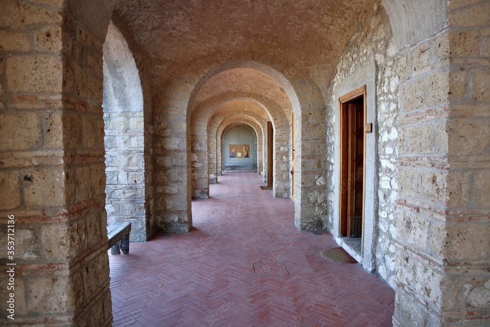 Maddaloni - Portico del Santuario di San Michele e Santa Maria del Monte