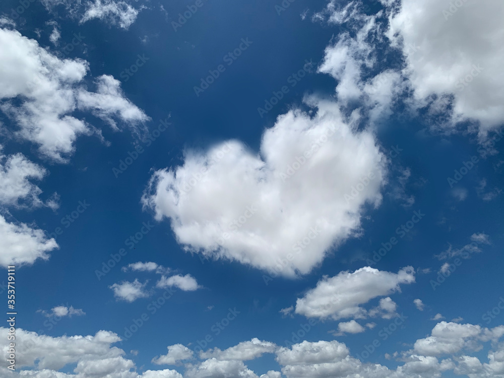 Fototapeta premium cloudy Sky with a cloud in the shape of heart