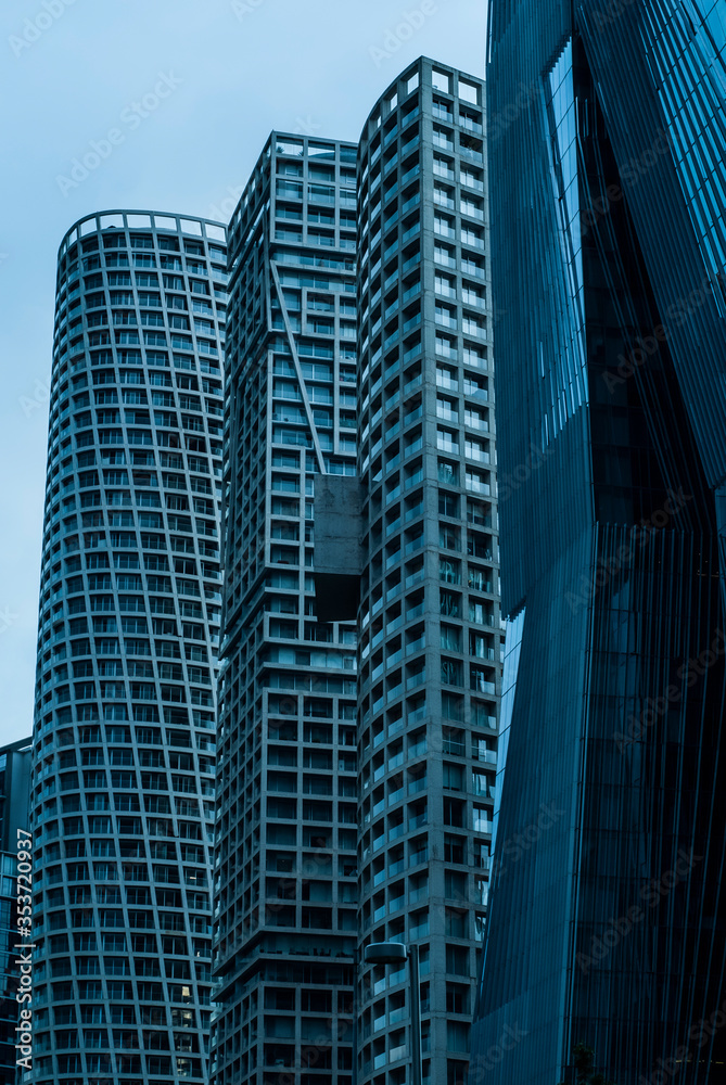 Obraz premium Edificios en hora azul