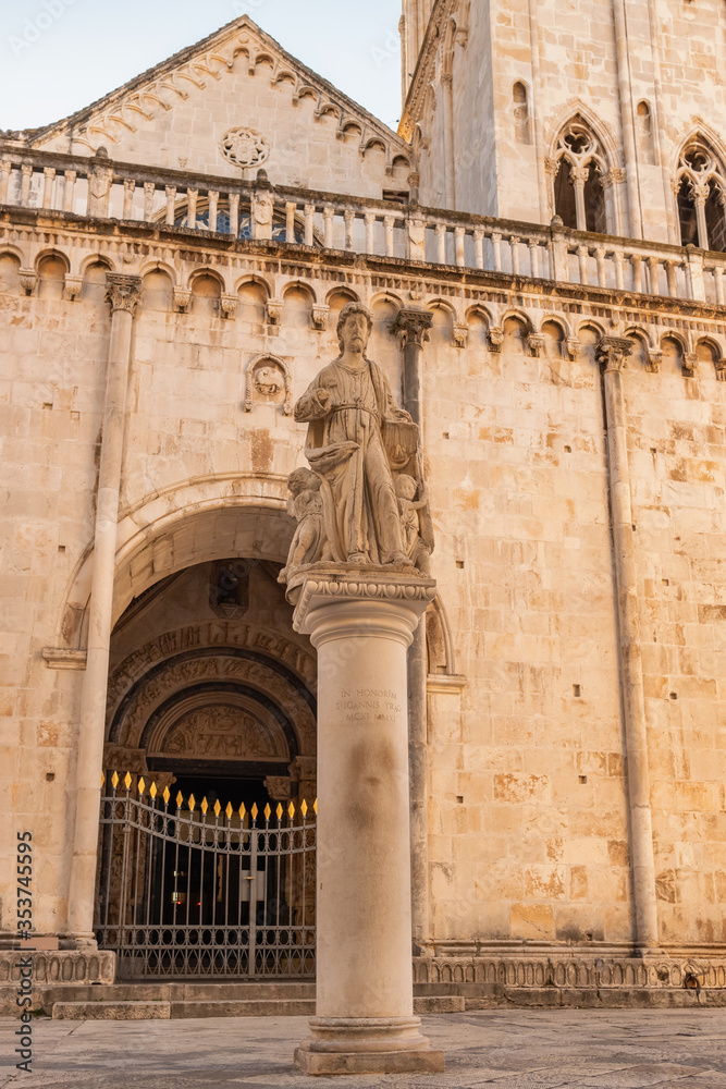 Statue of St Lawrence with St Lawrence cathedral in Trogir, Croatia.
