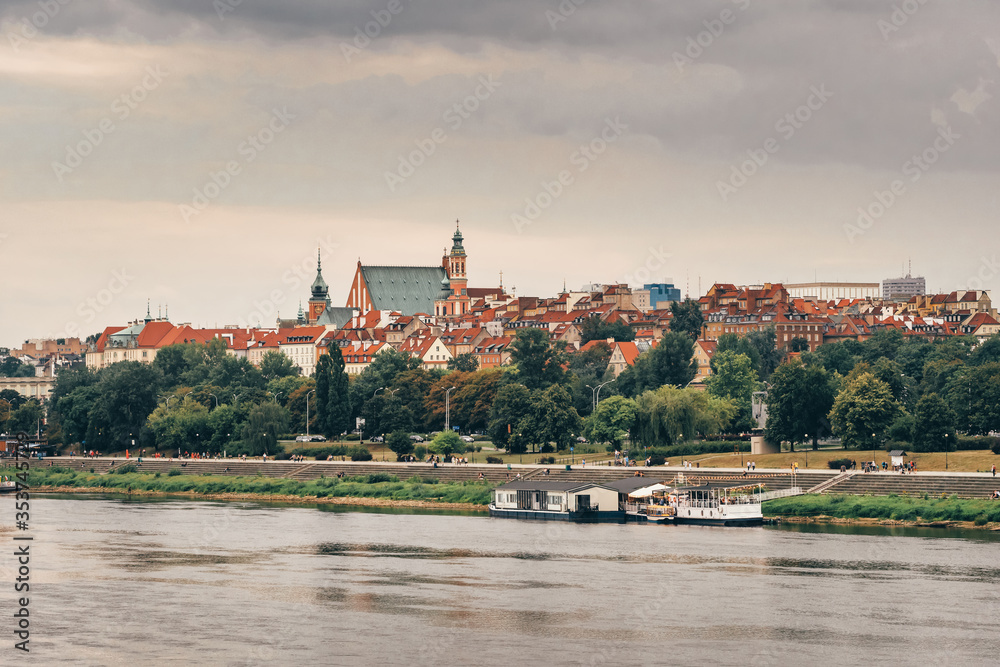 Obraz premium Warsaw old town and Vistula river panoramic view, Poland