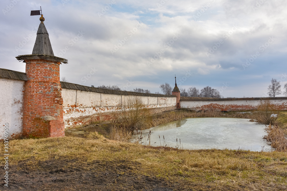 Walls and pond in Mikhailo-Arkhangelsk monastery