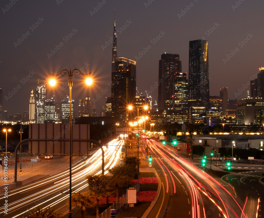 Fototapeta premium traffic in Dubai at night