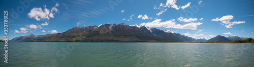 ニュージーランド・グレノーキー・ワカティプ湖のパノラマ