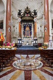  Basilique ND du Mont Carmel, La Valette, Malte : dallage, autel, baldaquin