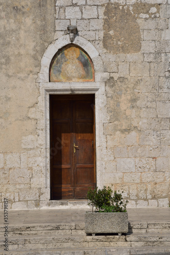 Particolare porta della cattedrale di Alatri