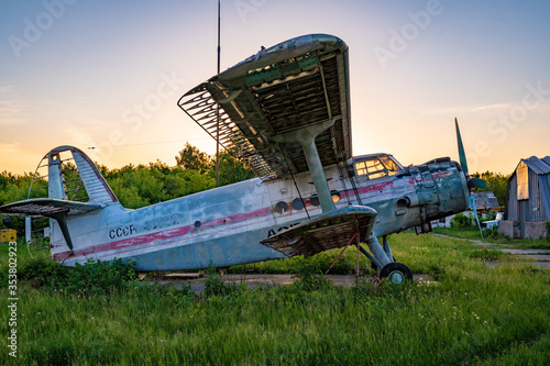 Canvas-taulu Parking of old planes