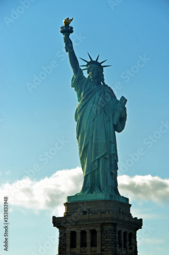 Symbol Stanów Zjednoczonych Ameryki , Statua Wolności, znajduje się w  Nowym Jorku
