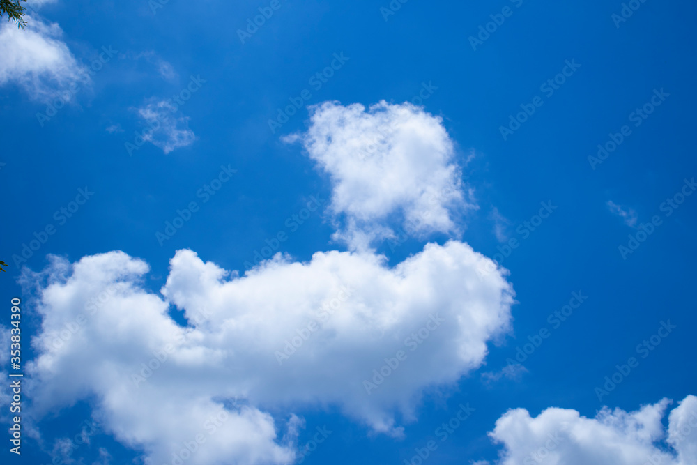 Obraz premium blue sky with white clouds