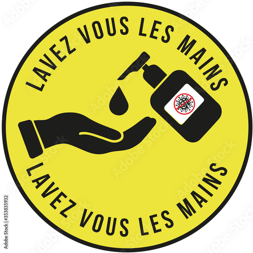Panneau sur les gestes barrières coronavirus "Lavez vous les mains" écrit en noir dans un rond jaune avec pictogramme de mains et pompe a gel hydroalcoolique - antibactérien - désinfectant
