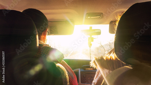 Canvas Print The man and the woman in the car rush towards to the dazzling sun