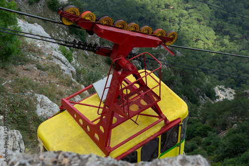 Obraz na płótnie Cableway Miskhor - Ai-Petri. Mountain landscape near Yalta w salonie
