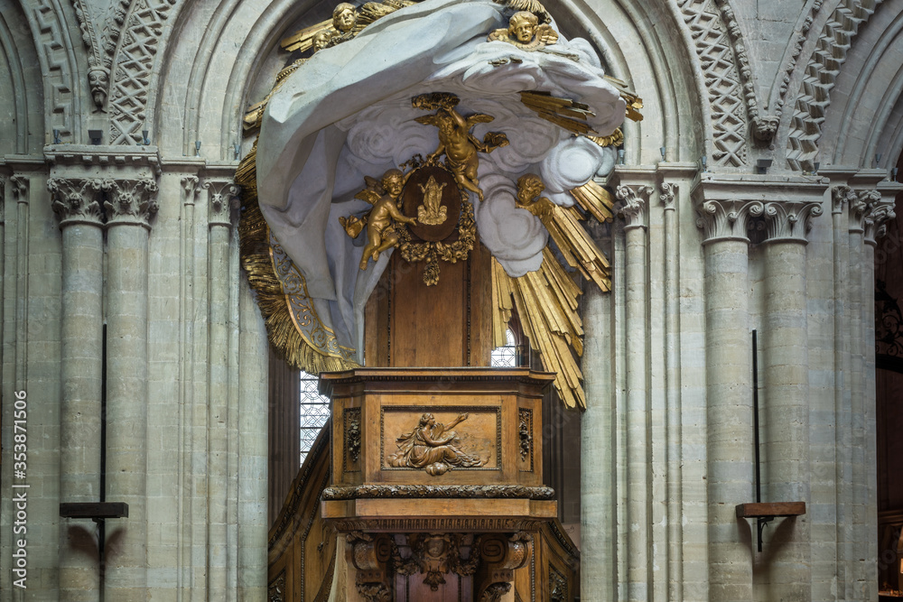 Kanzel in der Kathedrale von Bayeux