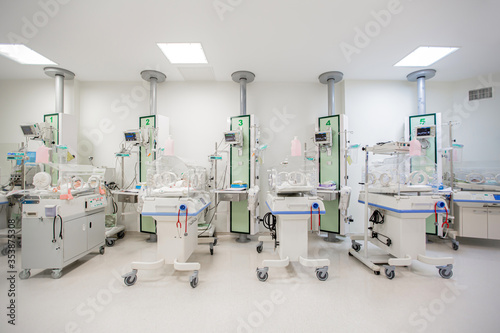 baby intensive care unit, hospital baby intensive care photo