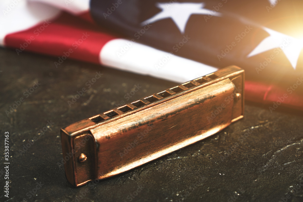 Φωτογραφία Harmonica on background of the flag of the United States of America