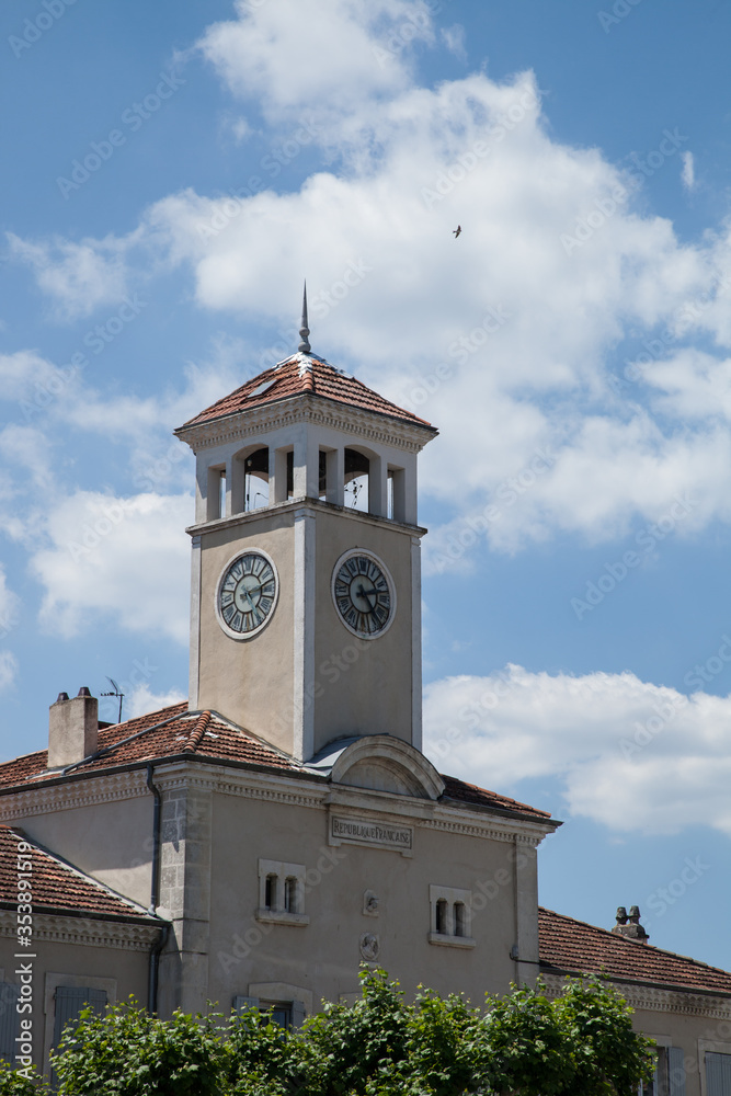 La mairie d'Alba la romaine et son clocher