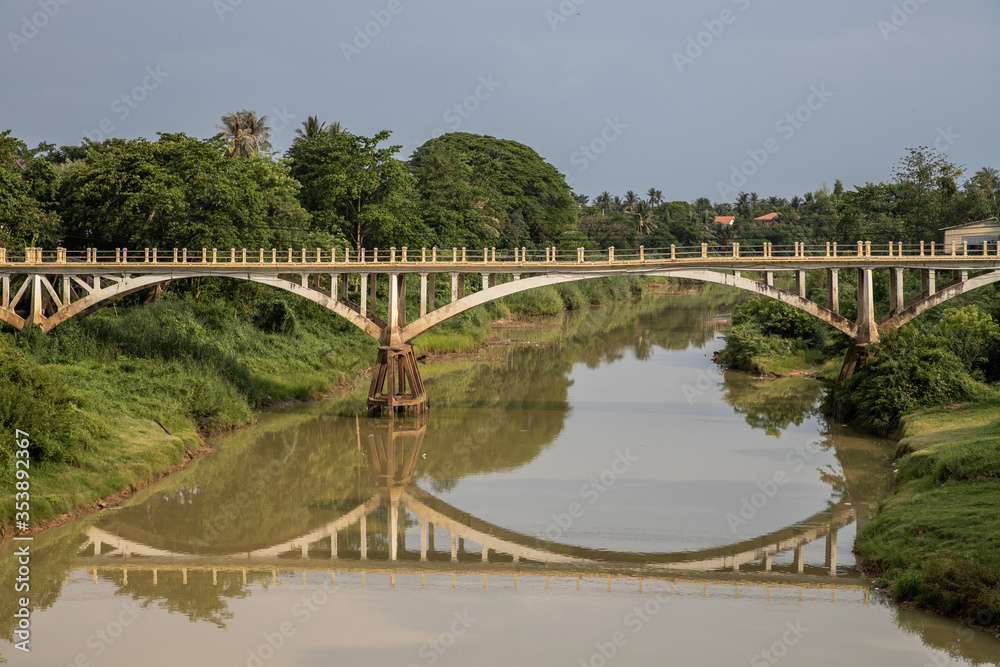 Thmor Chas bridge in the city centre of Battambang, Cambodia Thmor Chas bridge in the city centre of Battambang, Cambodia