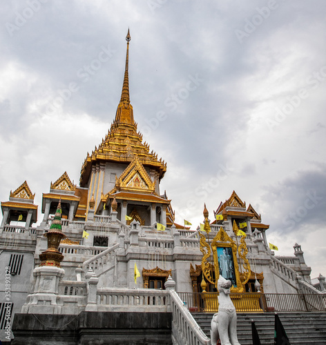 Canvas Print Wat Traimit, the Temple of the Golden Buddha in Bangkok, Thailand