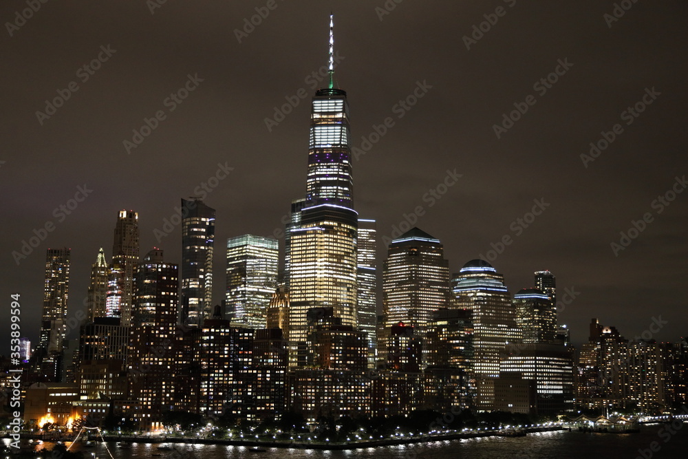 Fototapeta premium Manhattan skyline at night