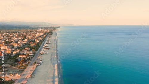 Wallpaper Mural Ardore Marina, vista aerea della città in Calabria. Torontodigital.ca