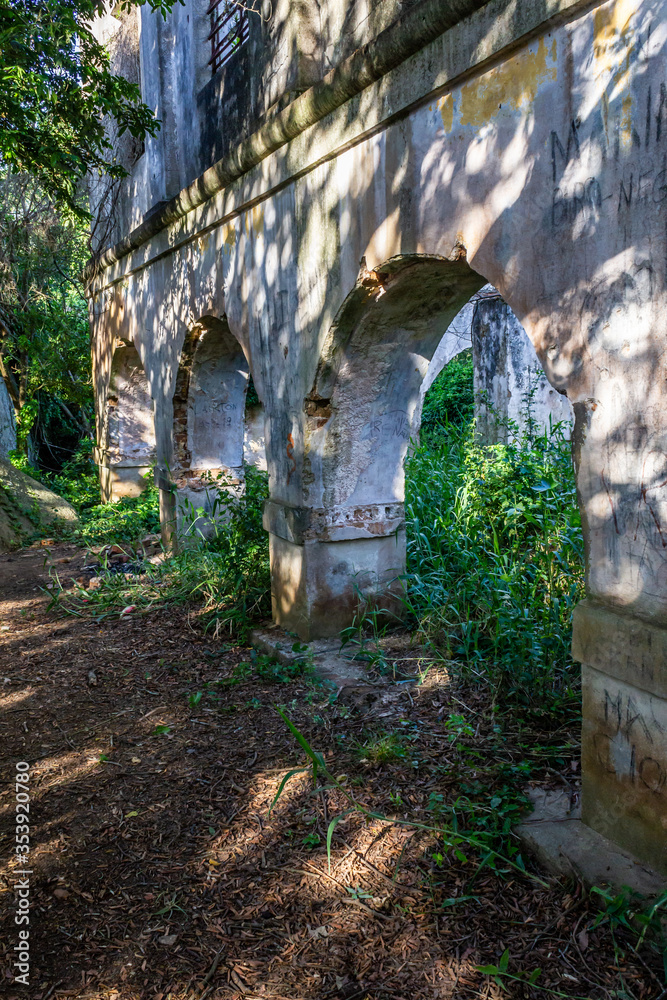 Naklejka premium Ruins in Ilha das Pedras Brancas Island