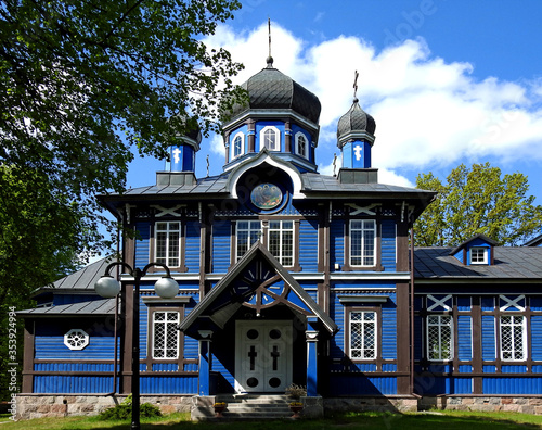 wybudowana w 1918 roku drewniana cerkiew prawosławna pod wezwaniem Opieki Matki Bożej w miejscowości Puchły na Podlasiu w Polsce