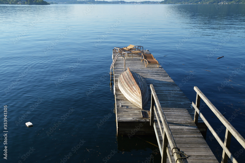 Naklejka premium A resting boat by the lake