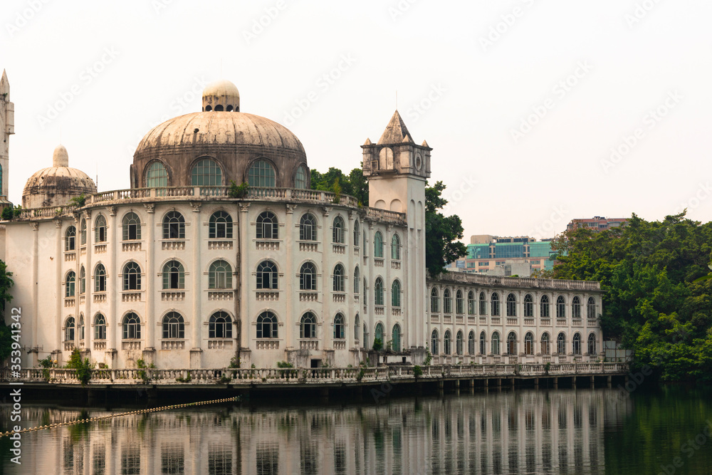 historical building on the shores of Lake Liuhua. Water mirror in Liuhua Park.