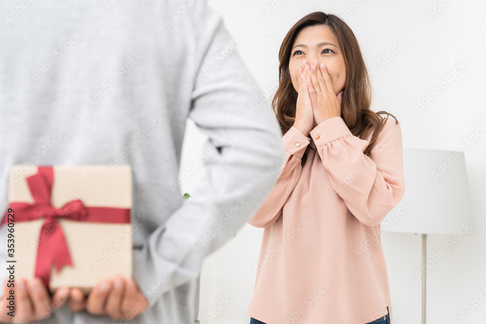 プレゼント　カップル