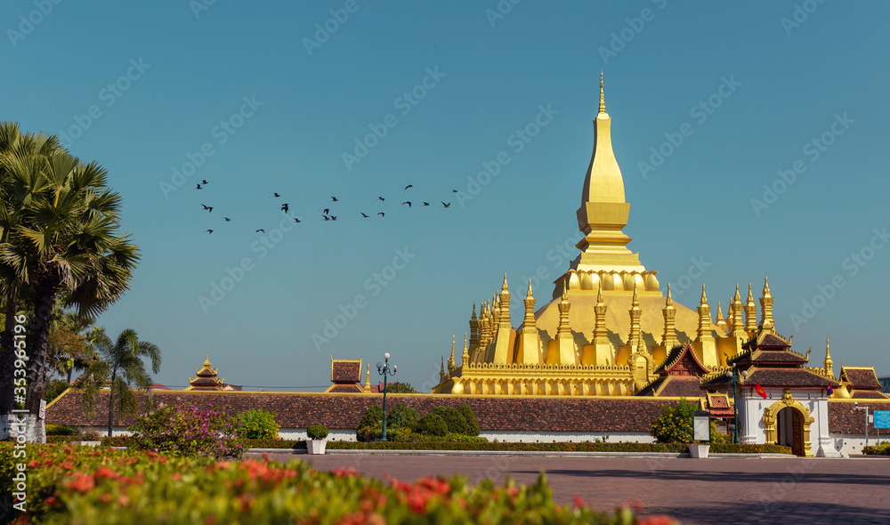 Naklejka premium Golden Pagoda in Vientiane, Laos. Pha That Luang at Vientiane. Blue sky background beautiful.